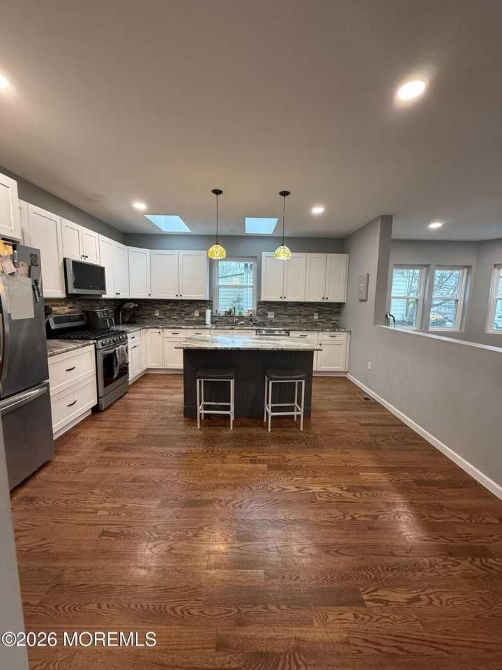 591 Vernon St - Photo 5 of 20