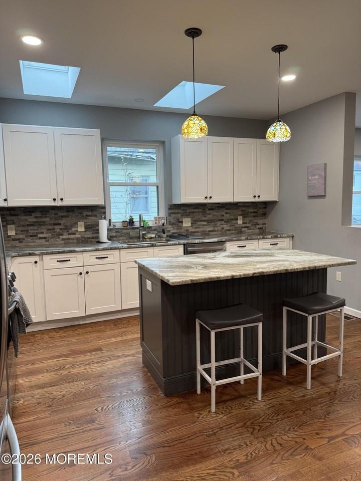 591 Vernon St - Photo 6 of 20