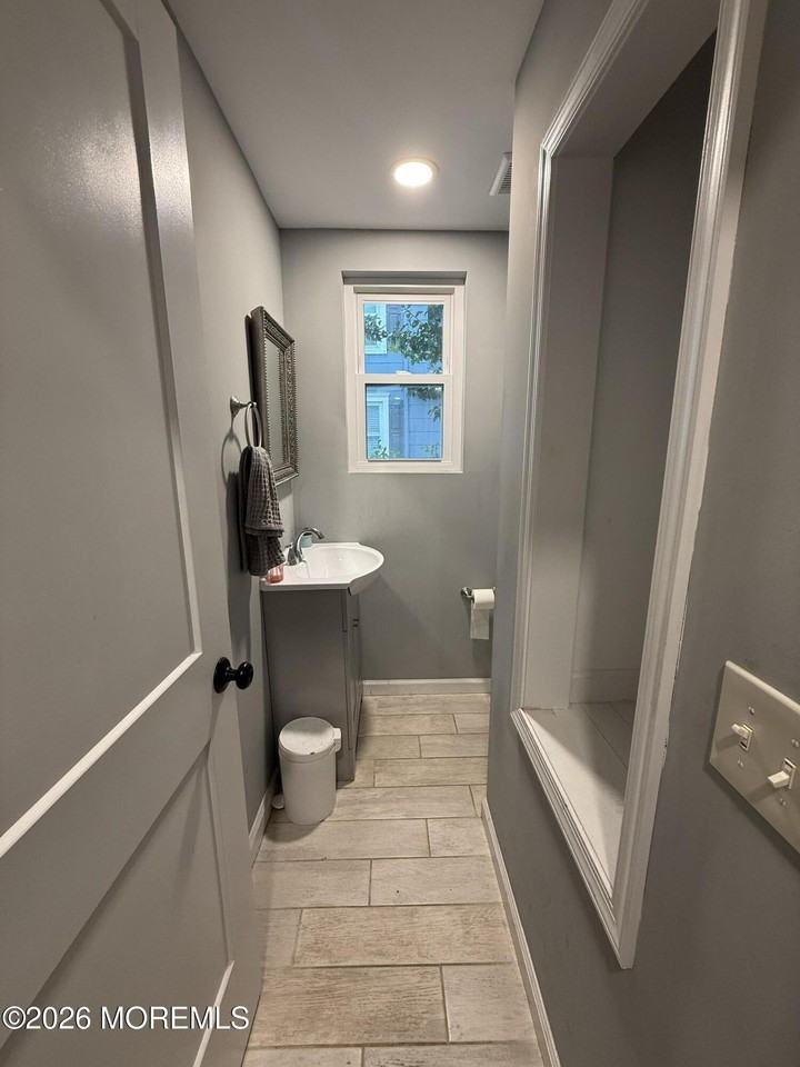 591 Vernon St - Photo 7 of 20