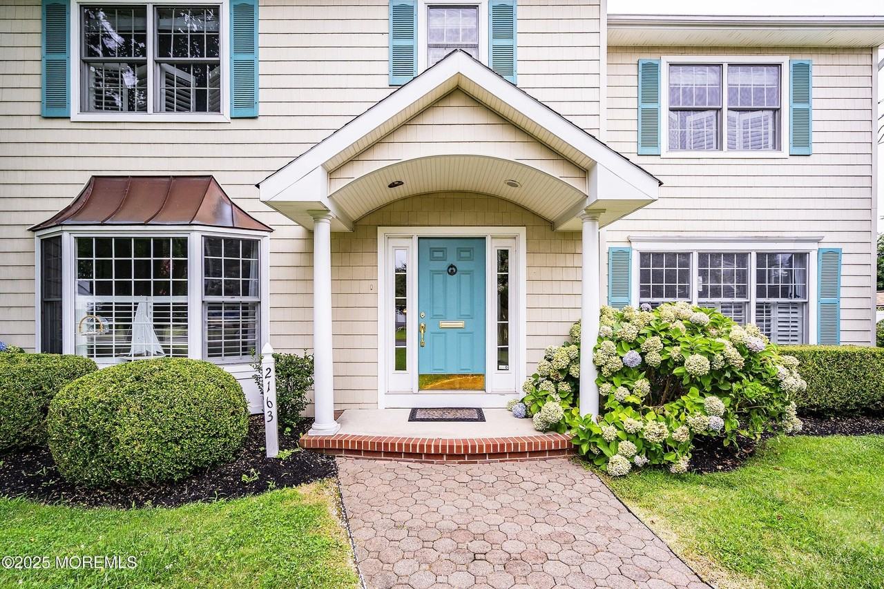 2163 Village Rd - Photo 4 of 27