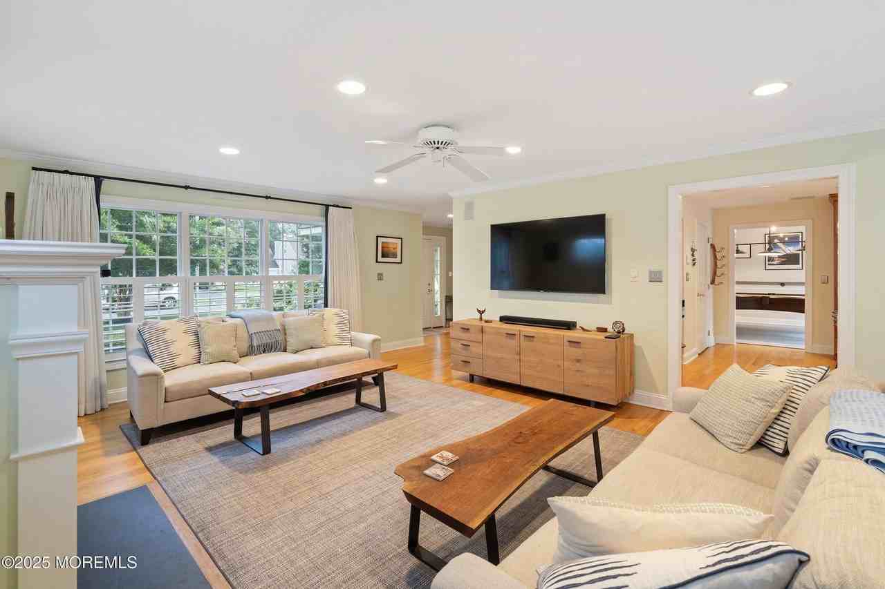 2163 Village Rd - Photo 7 of 27