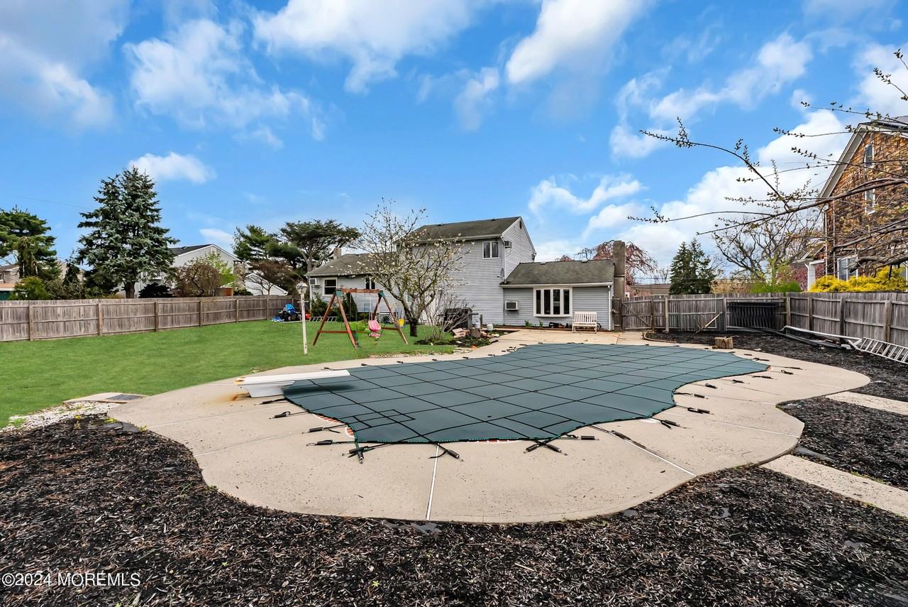 36 Community Dr - Photo 2 of 30