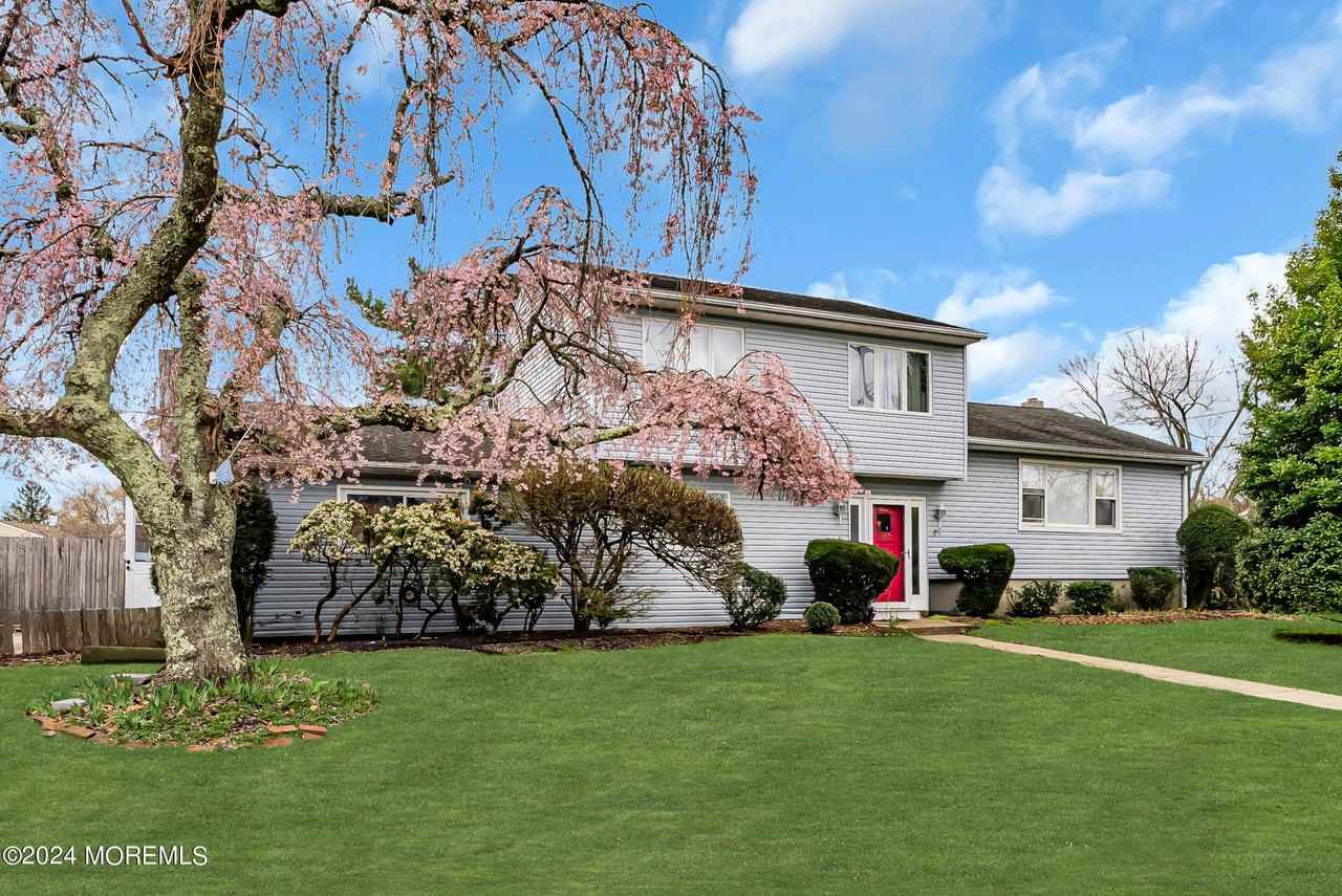 36 Community Dr - Photo 3 of 30