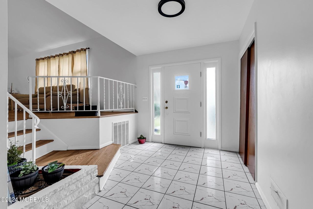 36 Community Dr - Photo 4 of 30