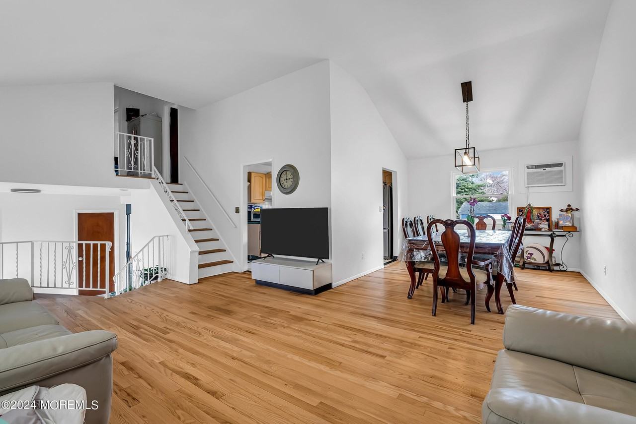 36 Community Dr - Photo 7 of 30