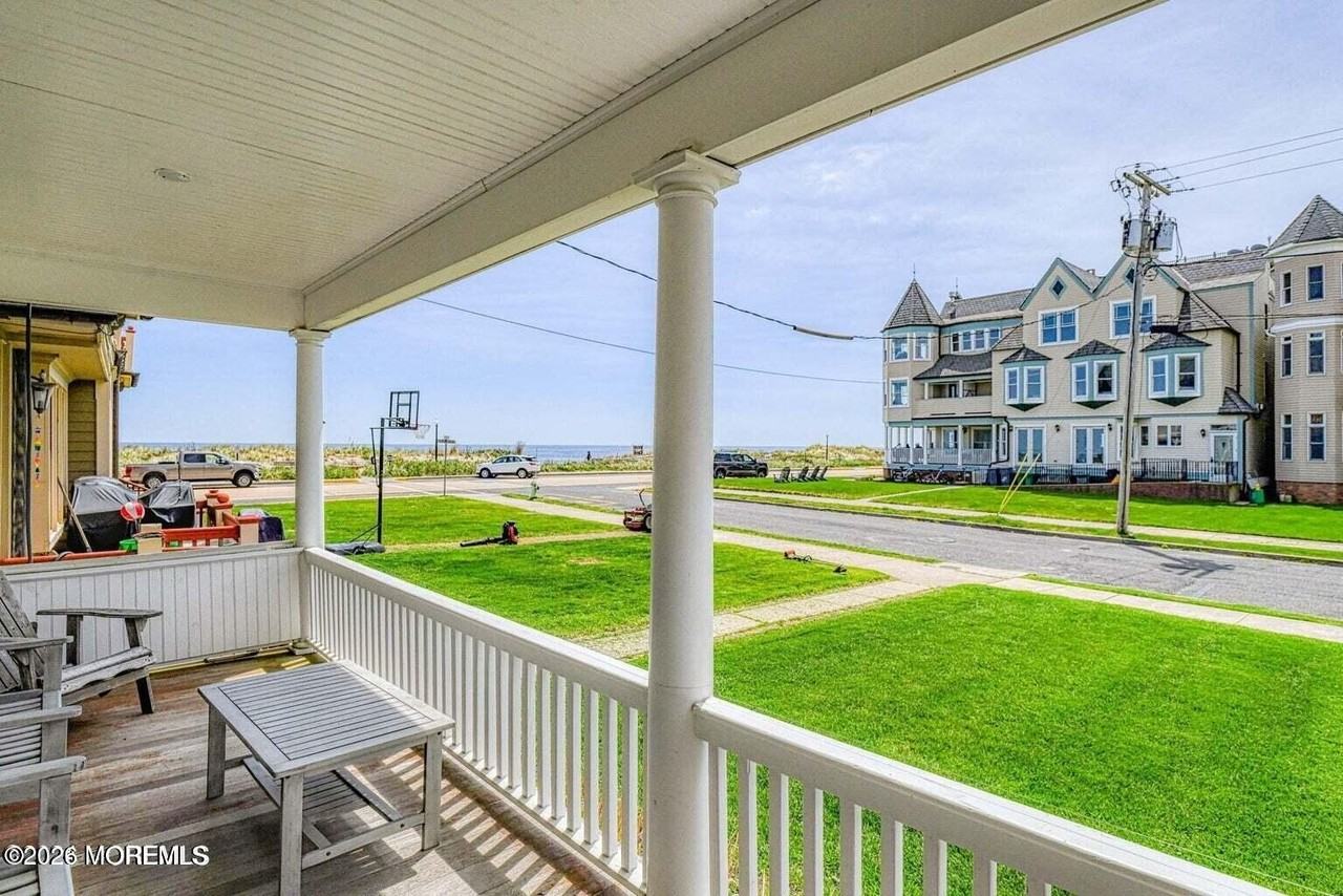 1 Surf Avenue - Photo 4 of 27