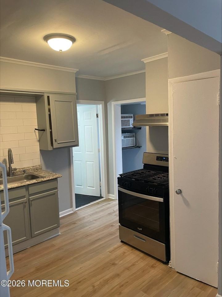 93 N Broadway Apt 1 - Photo 2 of 16