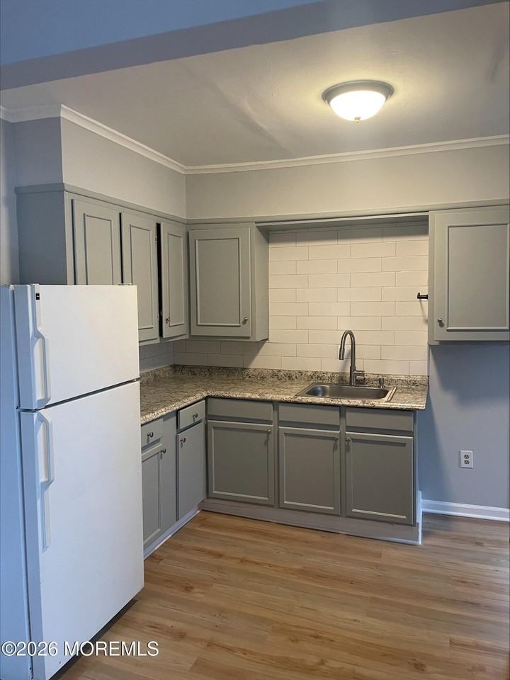 93 N Broadway Apt 1 - Photo 3 of 16