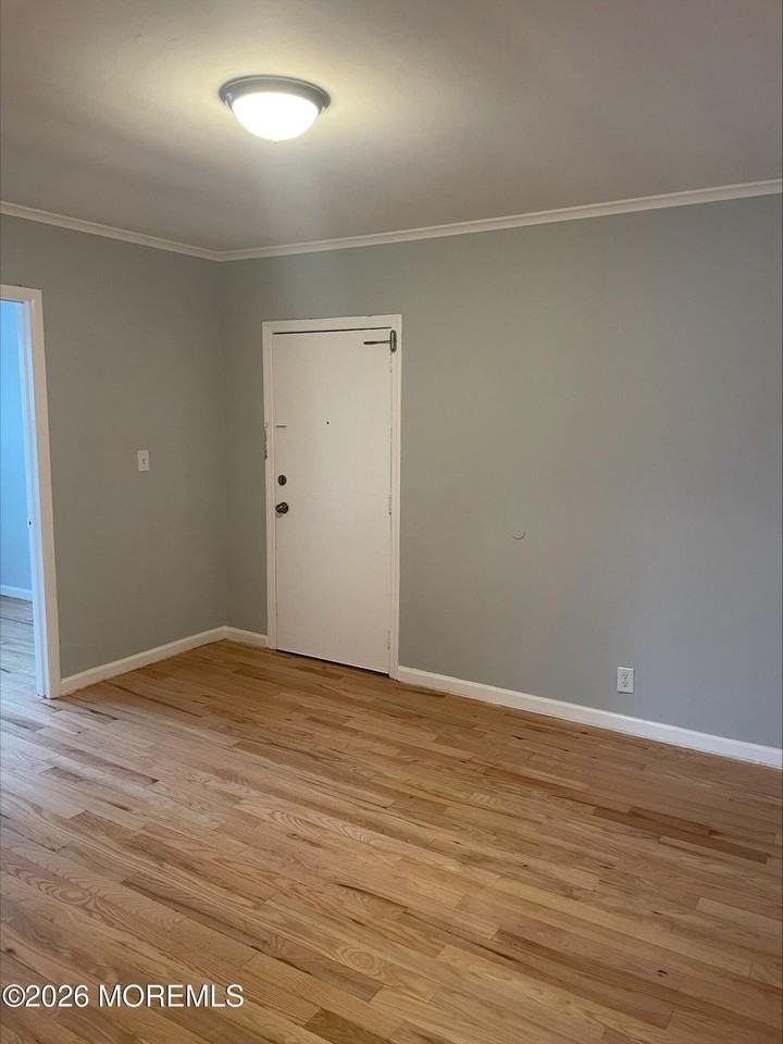 93 N Broadway Apt 1 - Photo 5 of 16