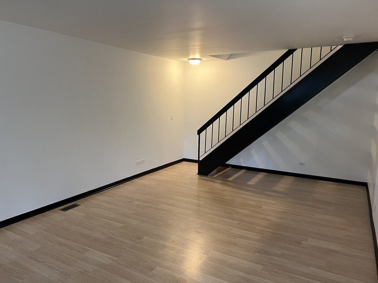 231 Dakota Ct Unit B - Photo 3 of 16