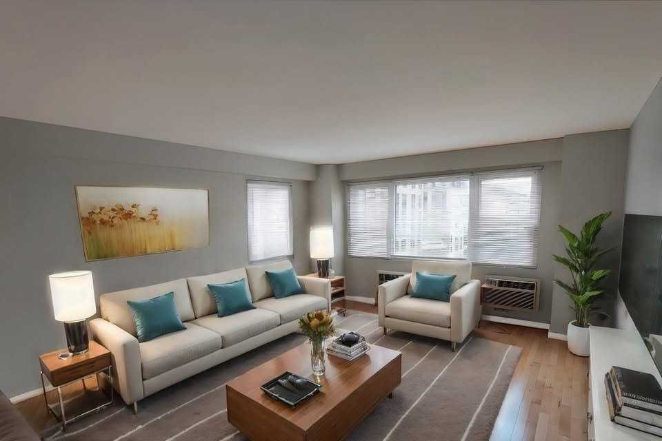 2909 N Sheridan Rd #811 - Photo 4 of 13