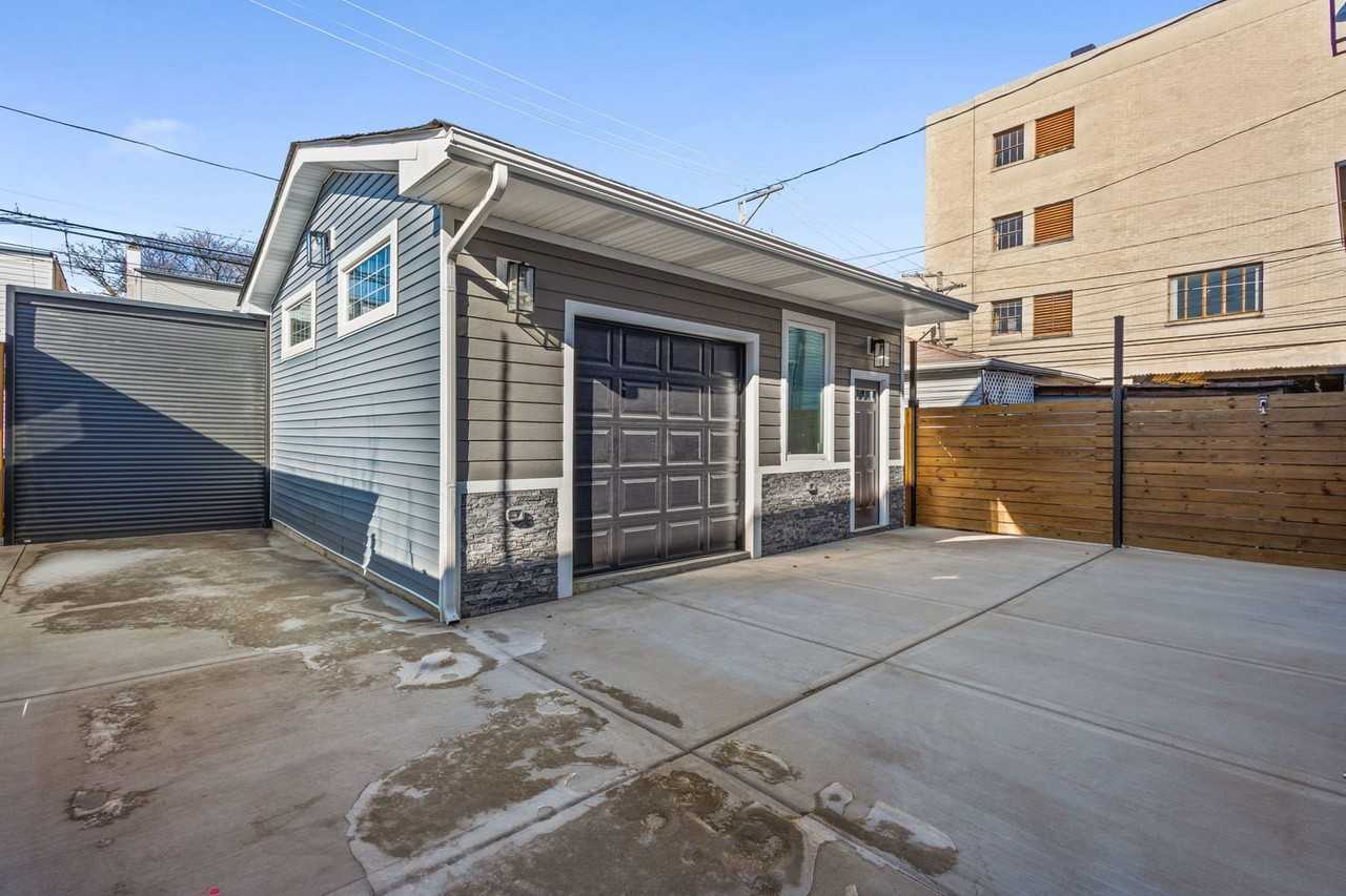 3934 N Sawyer Ave Unit B - Photo 3 of 18