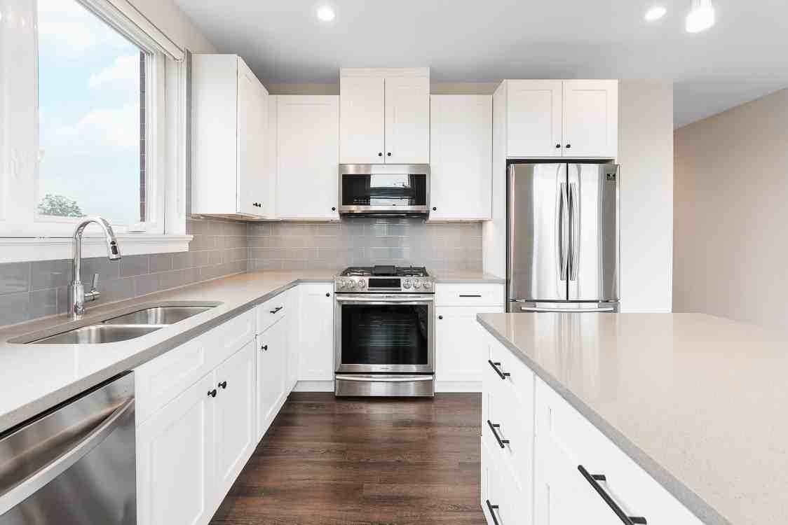 246 Green Bay Rd Apt 402 - Photo 2 of 13