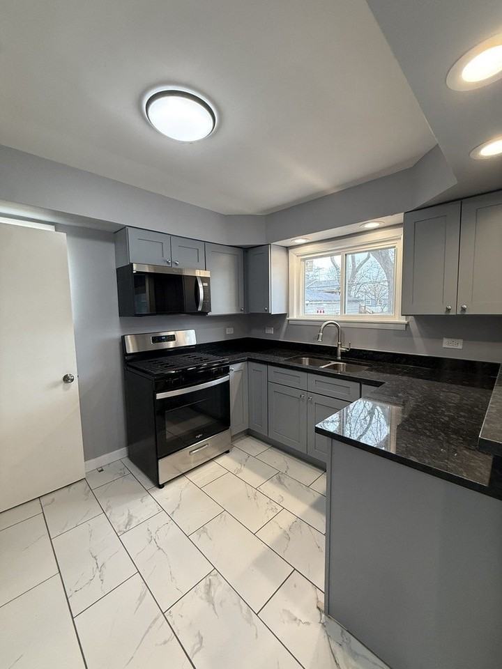 18227 Center Ave - Photo 4 of 12