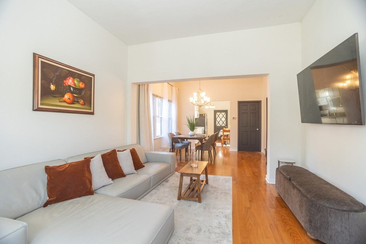 2814 N Maplewood Ave - Photo 5 of 16