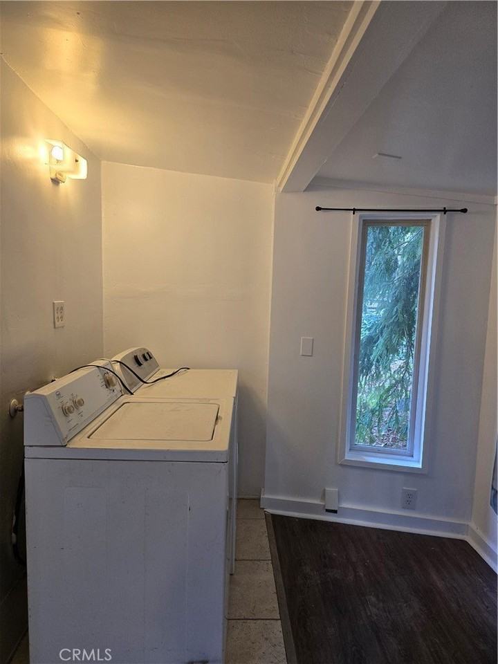 22903 Laurel Ln - Photo 3 of 18