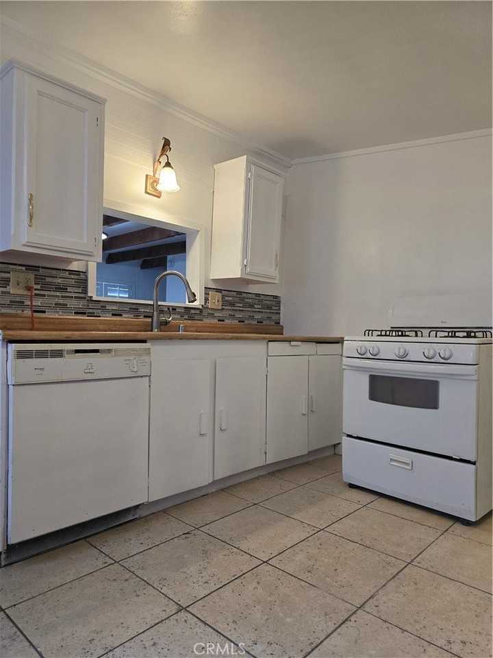 22903 Laurel Ln - Photo 5 of 18