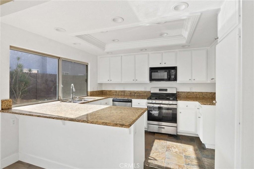 4883 Golden Ridge Dr - Photo 5 of 11