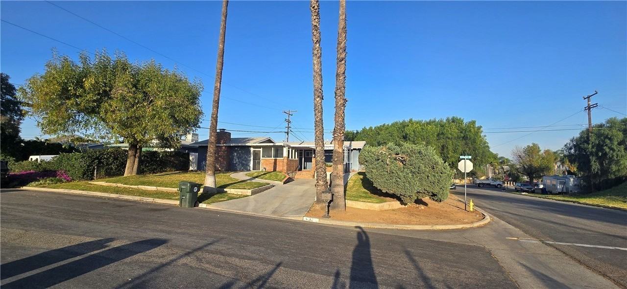 4130 Estrada Dr - Photo 3 of 39