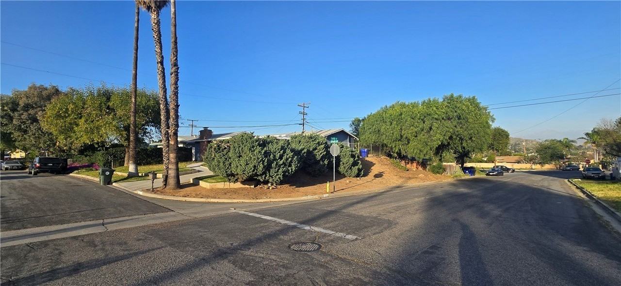 4130 Estrada Dr - Photo 4 of 39