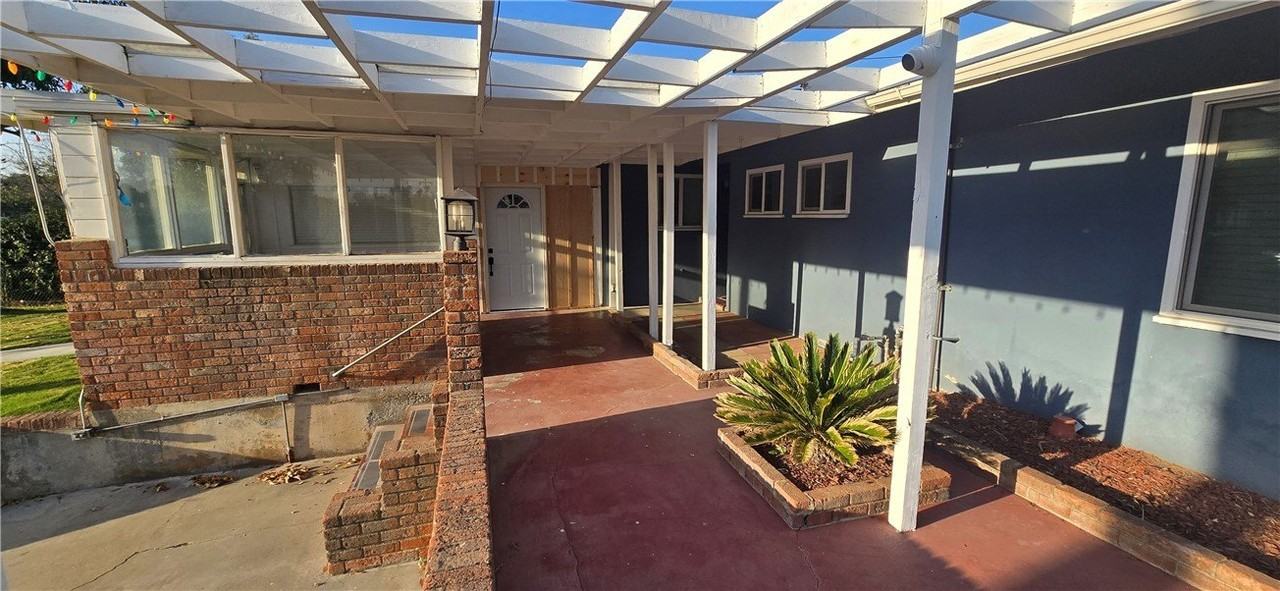 4130 Estrada Dr - Photo 5 of 39