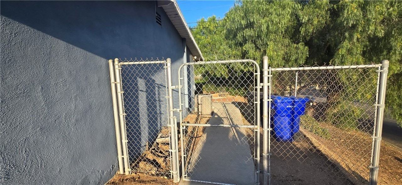 4130 Estrada Dr - Photo 6 of 39