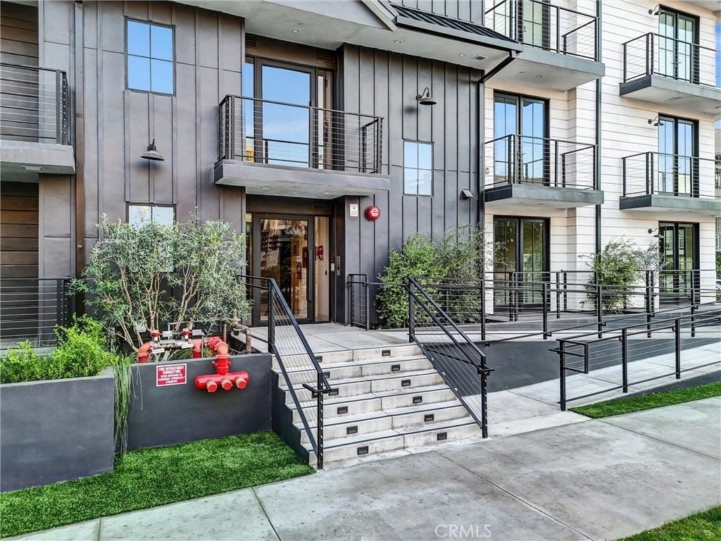 10352 Riverside Dr #203A - Photo 5 of 49