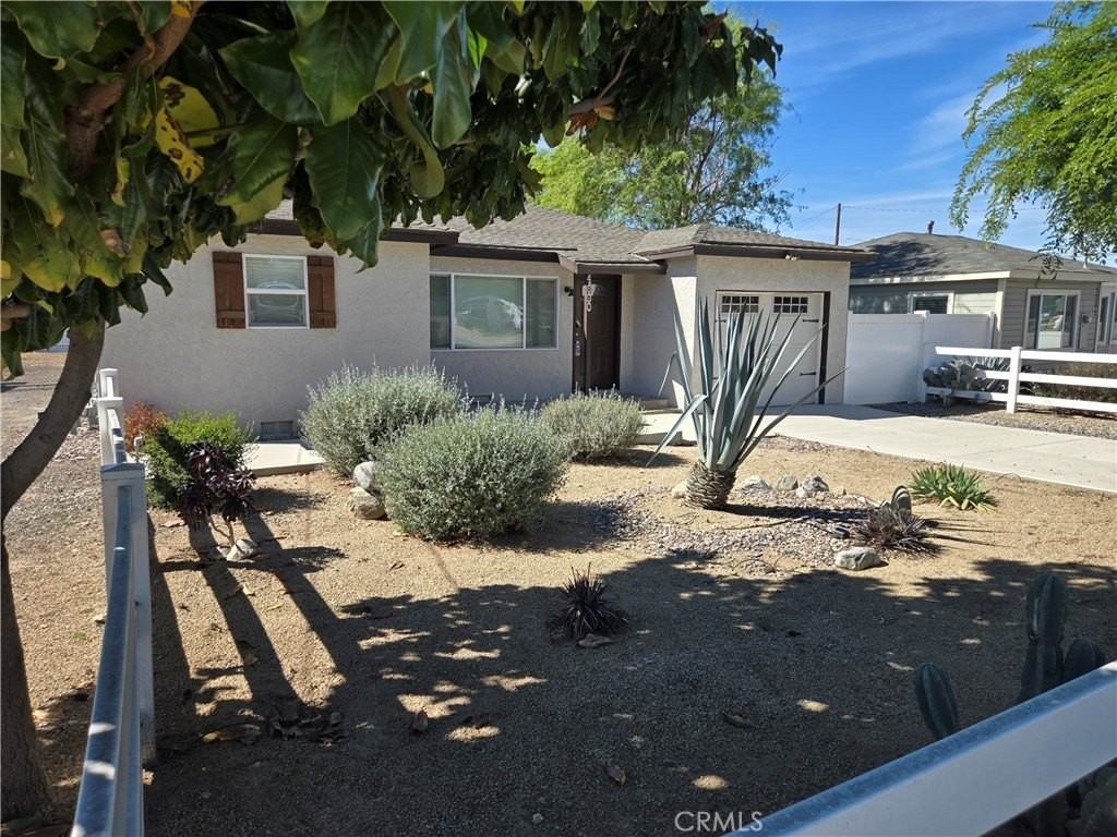 4690 Pedley Ave - Photo 2 of 16