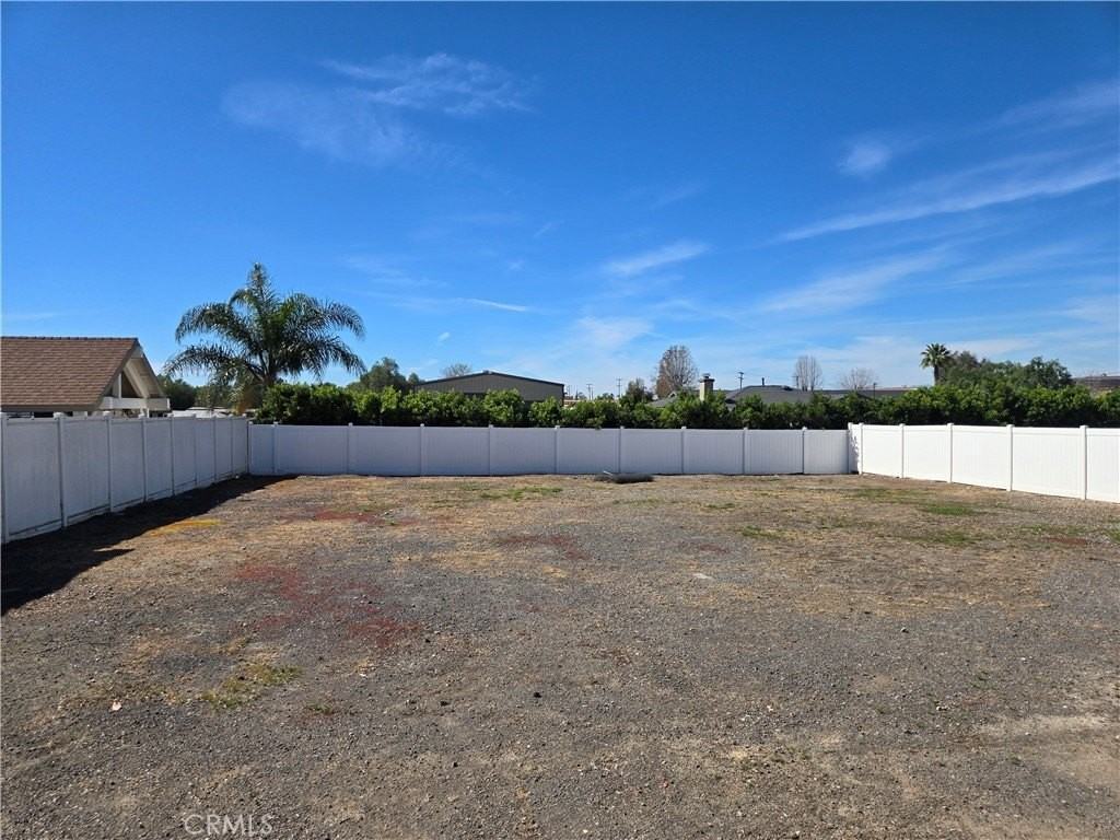 4690 Pedley Ave - Photo 4 of 16