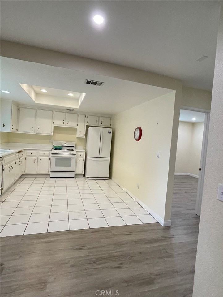 1594 1st St - Photo 4 of 7