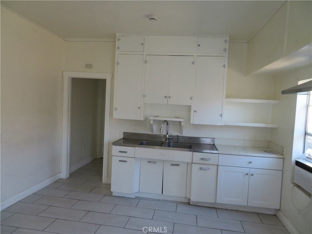 3923 S Normandie Ave - Photo 5 of 23