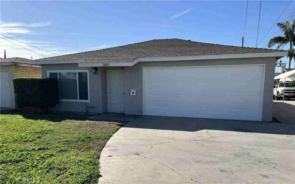 11480 Burke St - Photo 2 of 21