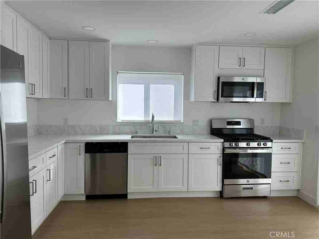 11480 Burke St - Photo 4 of 21