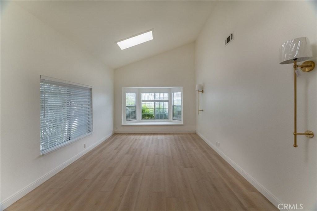 719 W Mariposa Ave - Photo 2 of 28