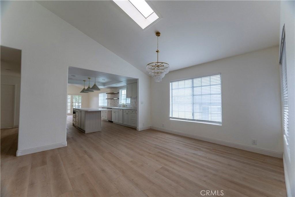 719 W Mariposa Ave - Photo 4 of 28