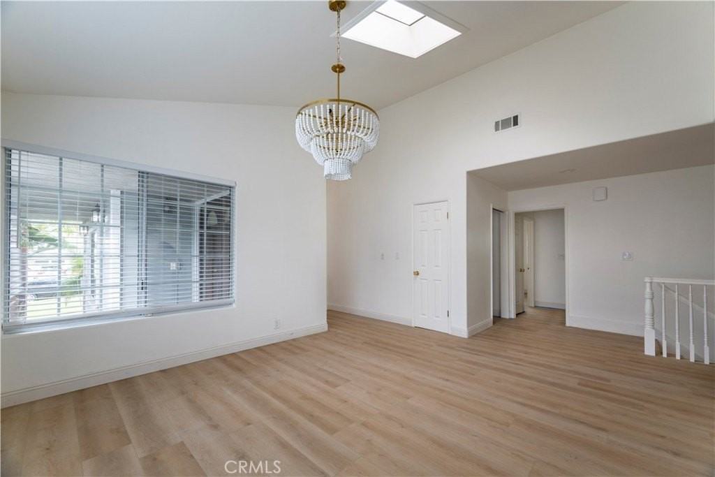 719 W Mariposa Ave - Photo 5 of 28