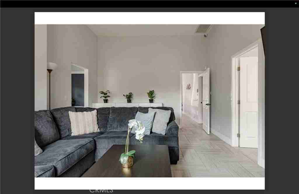 712 N Fuller Ave - Photo 3 of 23