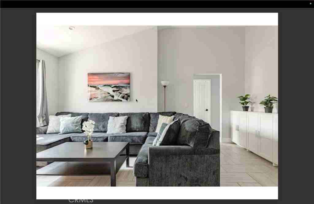 712 N Fuller Ave - Photo 4 of 23