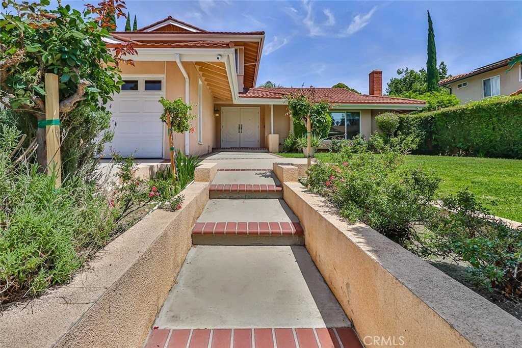 19051 Los Alimos St - Photo 4 of 50