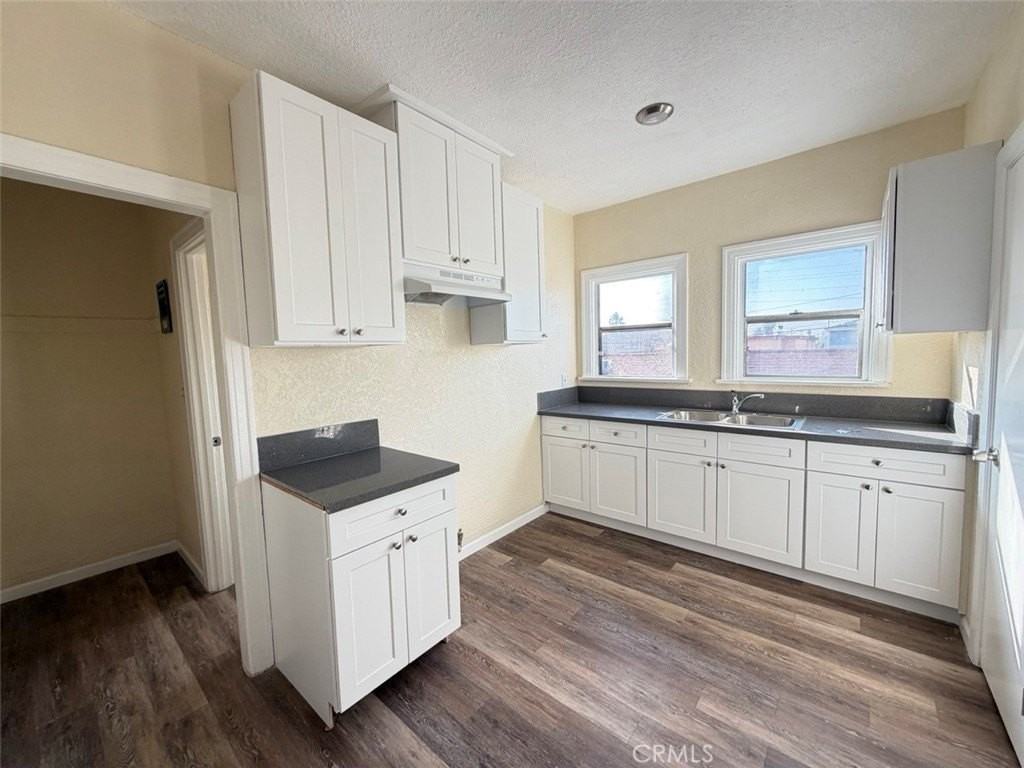 932 W 74th St - Photo 3 of 9