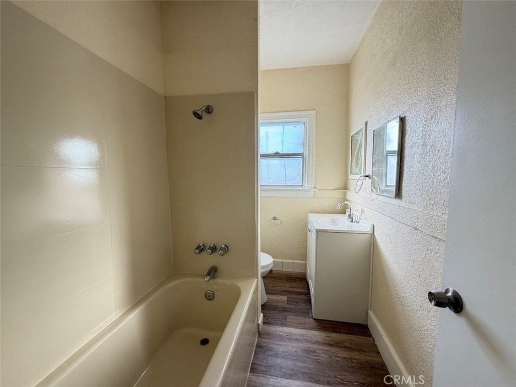 932 W 74th St - Photo 5 of 9