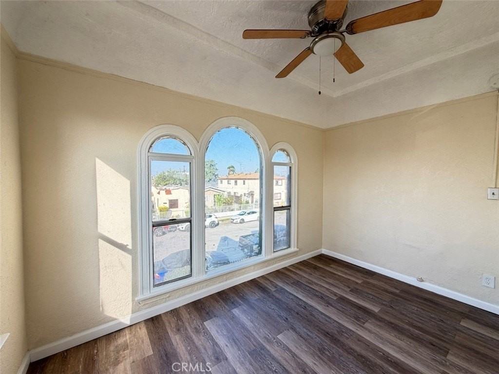 932 W 74th St - Photo 6 of 9