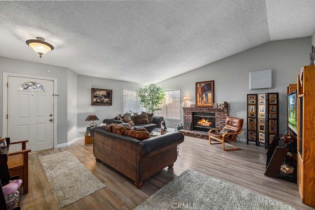 44115 Hunter Ct - Photo 3 of 23