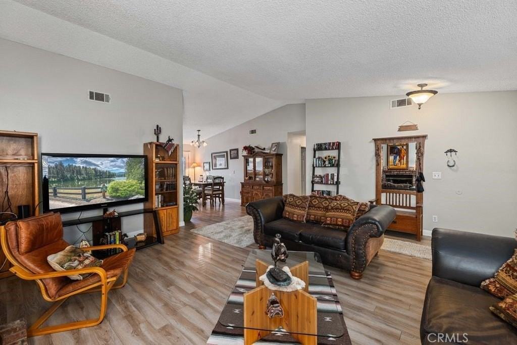 44115 Hunter Ct - Photo 5 of 23