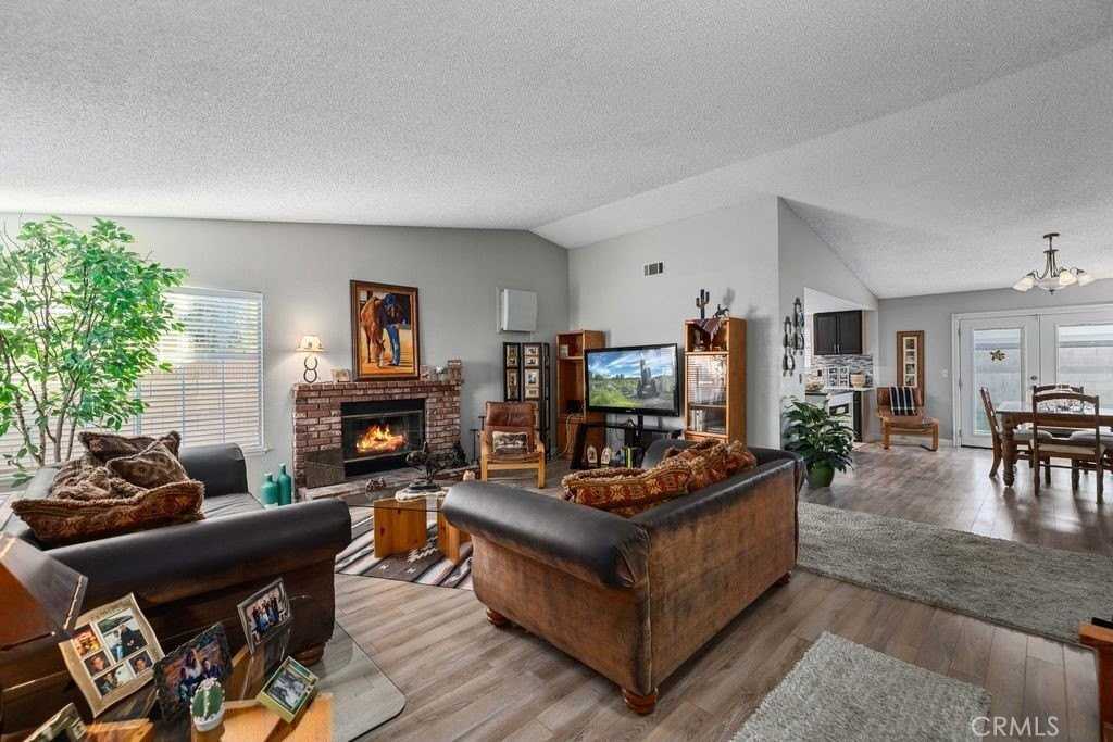 44115 Hunter Ct - Photo 6 of 23