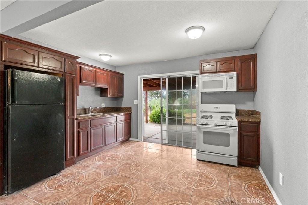 28595 Avenida Gaviota - Photo 2 of 12