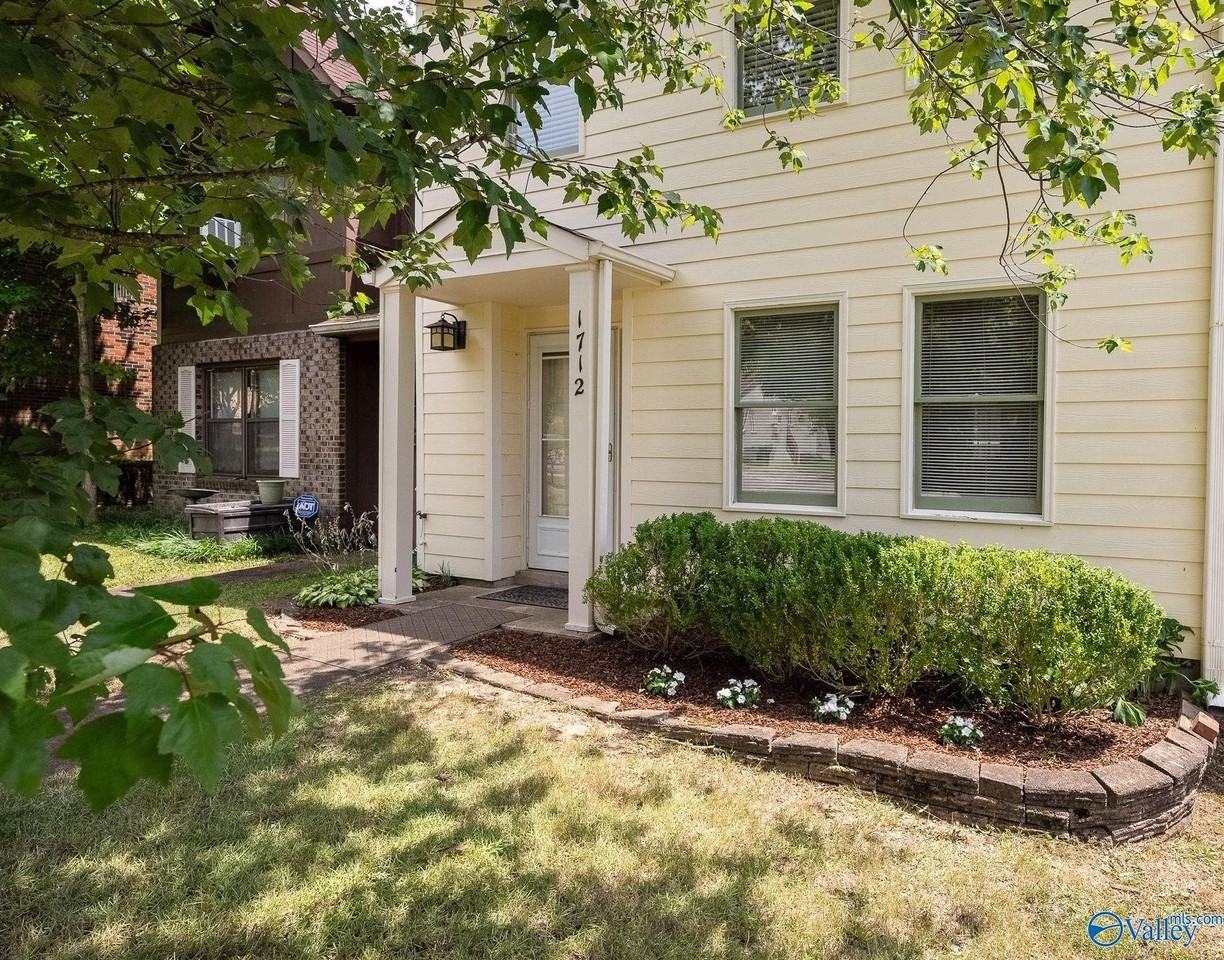 1712 Ward Ave Ne - Photo 3 of 20