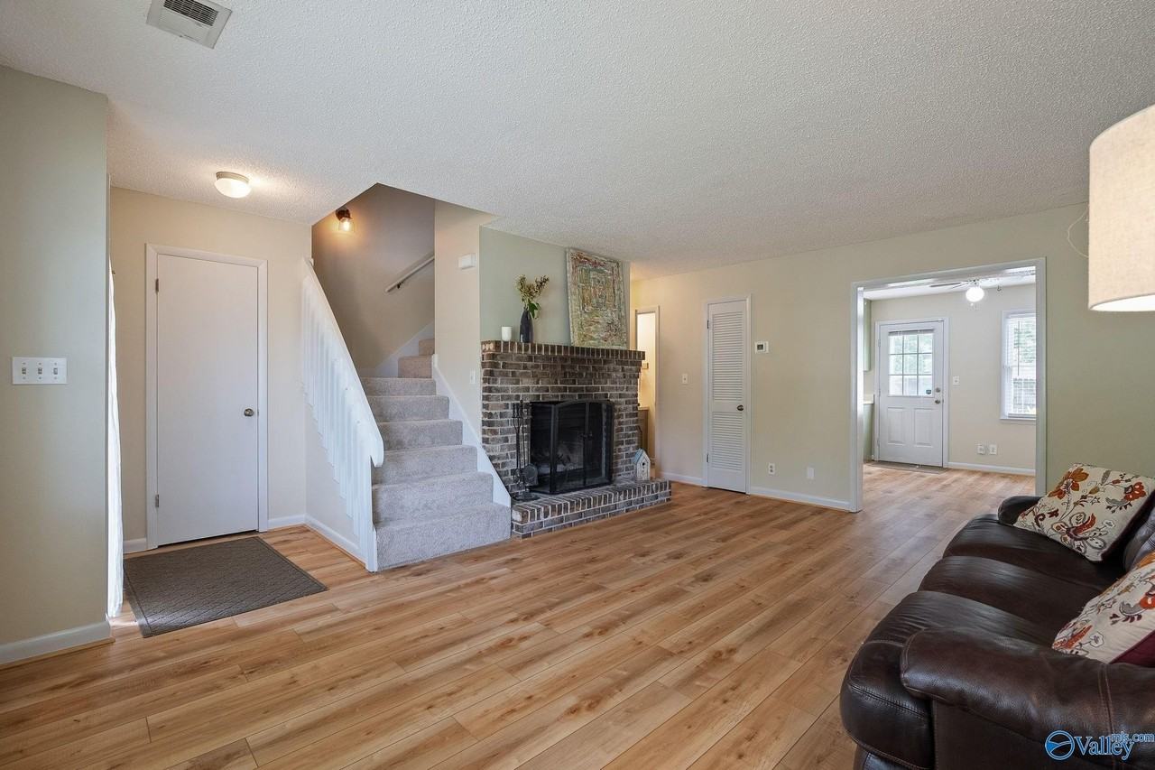 1712 Ward Ave Ne - Photo 4 of 20