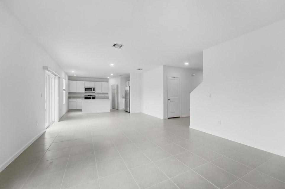 10485 Northwest Suncrest Loop - Photo 2 of 8