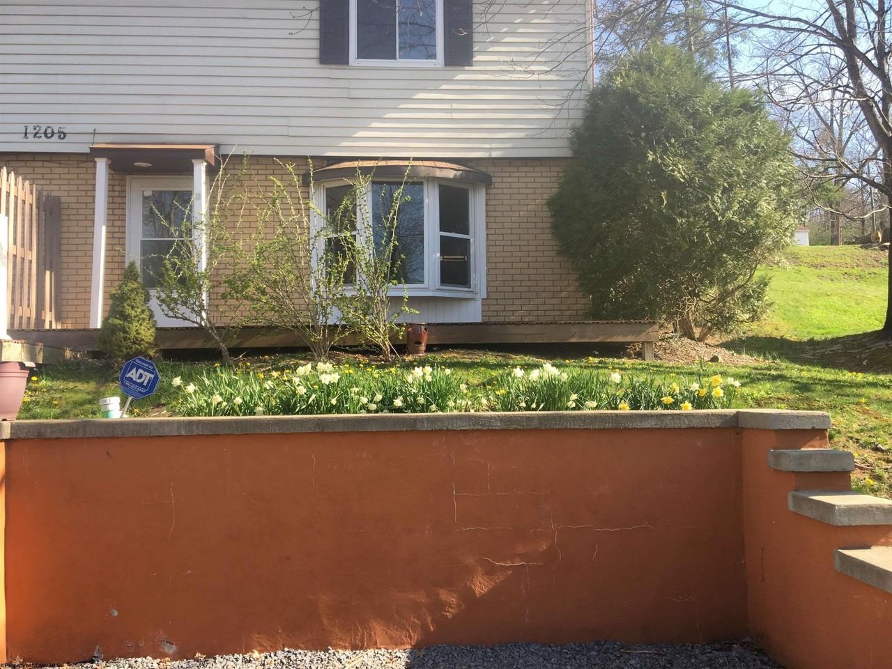 1205 Bartlow St - Photo 5 of 29